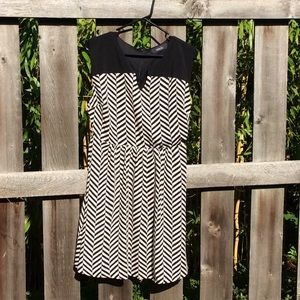 Zouk: Aline dress black/cream Sz L